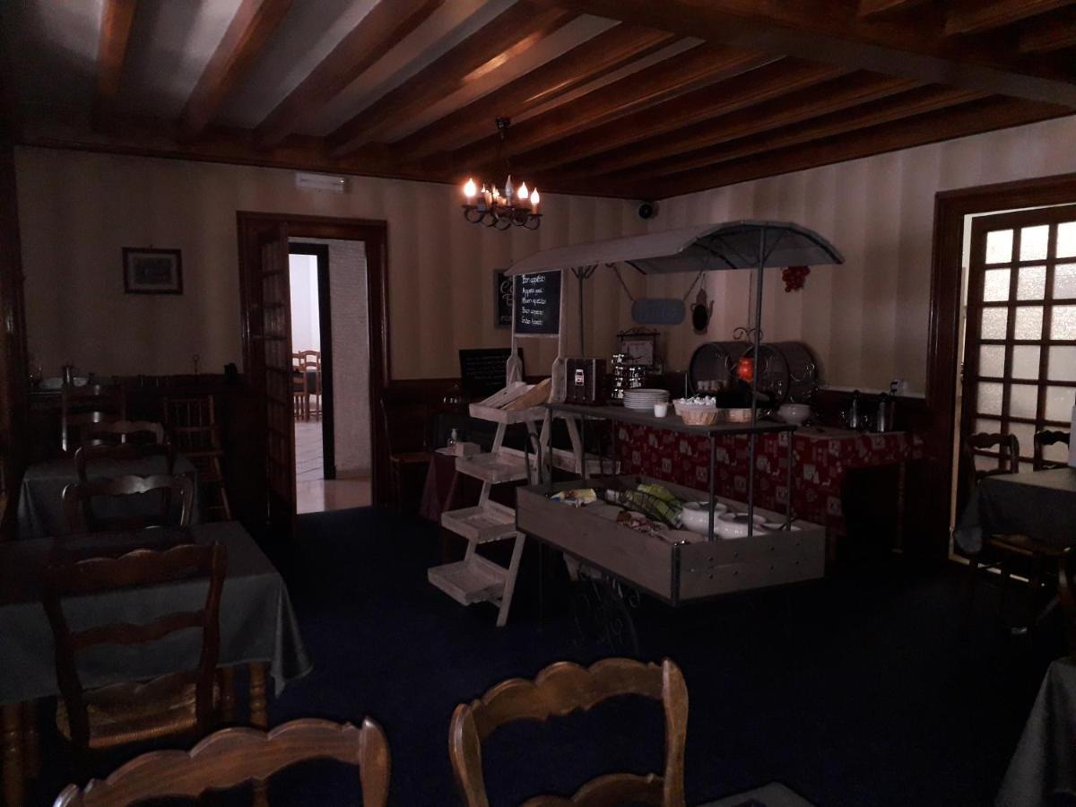 Hotel Restaurant Le Traineau Clelles Esterno foto