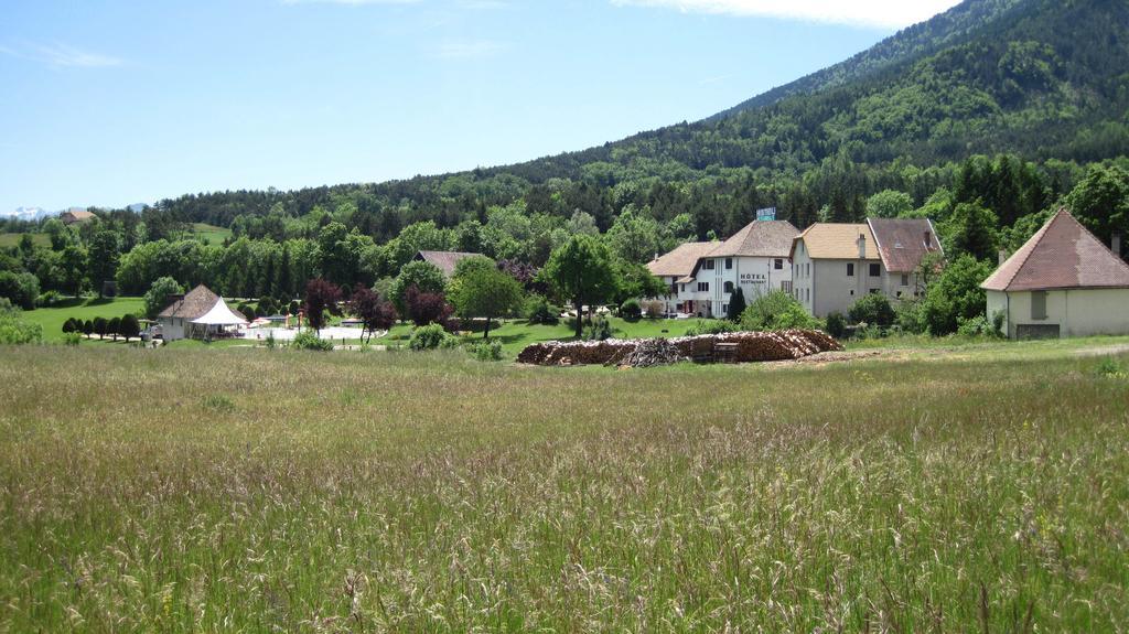 Hotel Restaurant Le Traineau Clelles Esterno foto