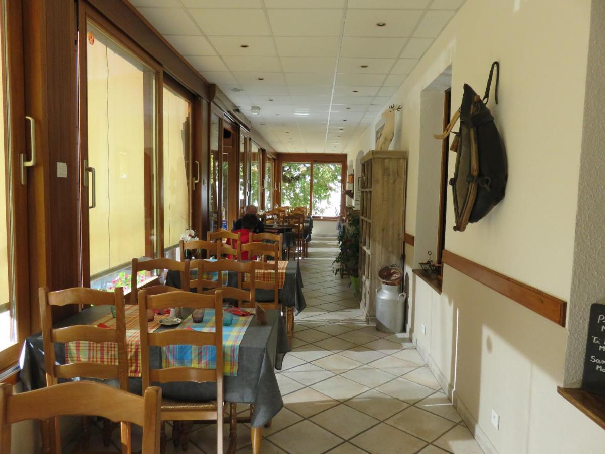 Hotel Restaurant Le Traineau Clelles Esterno foto